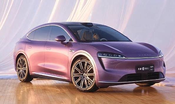 Huawei Luxeed R7 SUV'yi tanıttı
