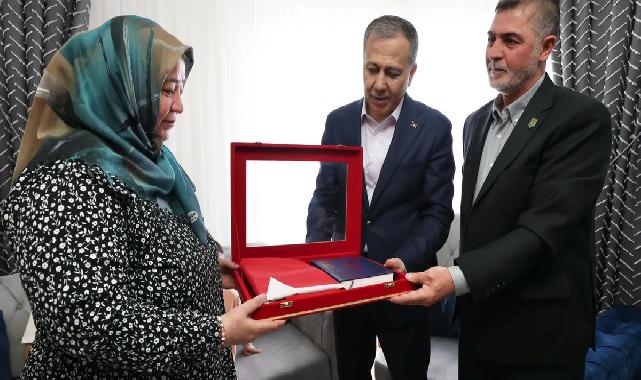 Bakan Yerlikaya'dan Konya'da şehit ailesine ziyaret
