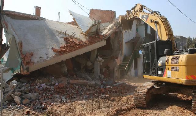 Bursa Nilüfer’de 2 katlı kaçak bina yıkıldı