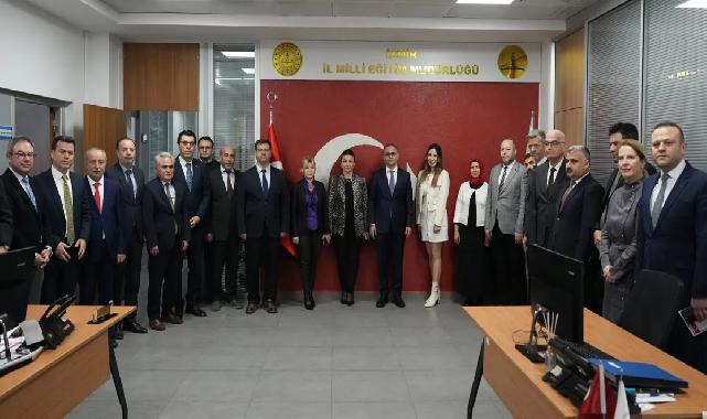 İzmir İl Millî Eğitim'de bayramlaşma coşkusu