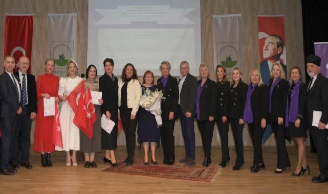 Kahraman hekimlerin hayatını meslektaşları Bursa Osmangazi'de oyunla anlattı