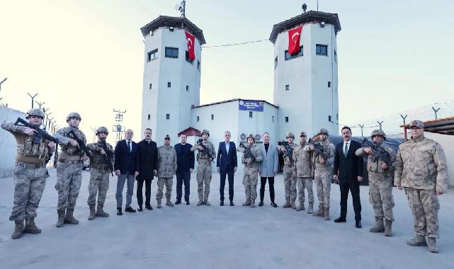 Mardin Valisi Akkoyun kahraman komandolarla buluştu