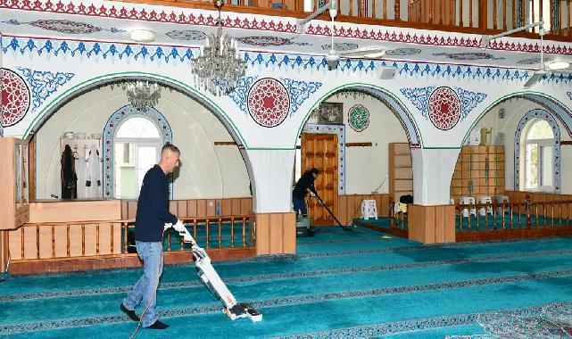 Ramazan Bayramı öncesi camilere temizlik