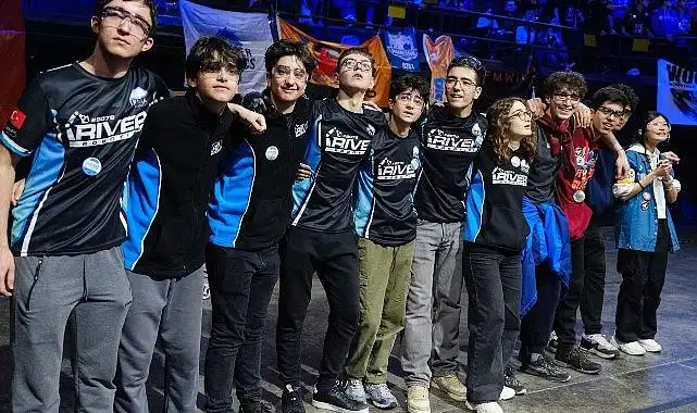 Robotlar Derinlere Dalıyor! Lise Öğrencileri Okyanus Temalı Robotlarını Tasarlıyor!