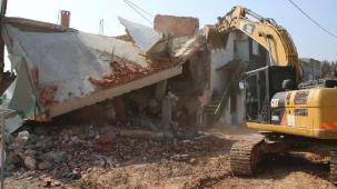 Bursa Nilüfer’de 2 katlı kaçak bina yıkıldı