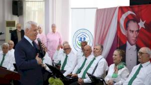 Bursa'da huzurevi korosuna Başkan Bozbey sesiyle renk kattı