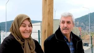 Depremzede aile bayramı yeni evlerinde karşıladı