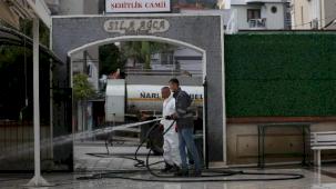İzmir Narlıdere’de ibadethanelere bayram temizliği