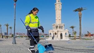 İzmir'de kadın emeği kenti güzelleştiriyor
