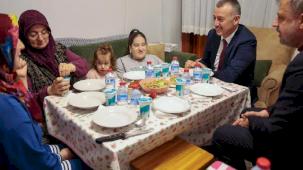 Kocaeli'de Büyükakın, Ramazan ayında ev ziyaretlerine devam ediyor