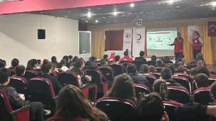 Türk Kızılay Karabağlar'da 120 öğrencinin yüzünü güldürdü