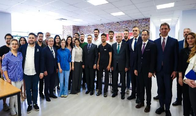 Bakan Kacır, DEÜ'lü girişimcilerle bir araya geldi