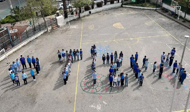 Manisalı öğrencilerden otizm farkındalığı