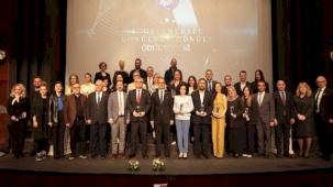 Bursa Kanserle Savaş Derneği'nden anlamlı ödül gecesi