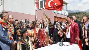 Bursa Osmangazi'de asırlık köy düğünü fethettti!