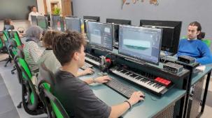 Gençler, Halkevi’ndeki eğitimlerinden çok memnun