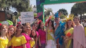 İzmir Alaçatı'da renkli ot festivali