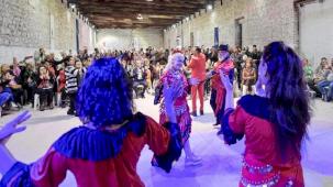 İzmir'de Romanlar Günü’nde kalpler 9/8’lik şarkılarla attı