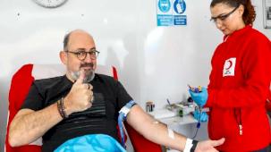 Prof. Dr. Sinan Canan’dan kan bağışı çağrısı: Bahar geldi, kan dostu olalım