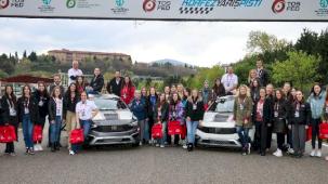 Şampiyon pilotlar, 30 kadın Co-Pilotu pistlere hazırladı