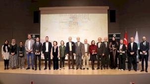 Üsküdar Üniversitesi “10. Yüksek İnsanî Değerler Ödülleri” sahiplerini buldu!