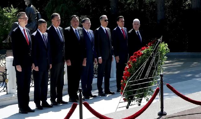 Bakan Yerlikaya'dan Bakü'de Aliyev’in kabrine ziyaret