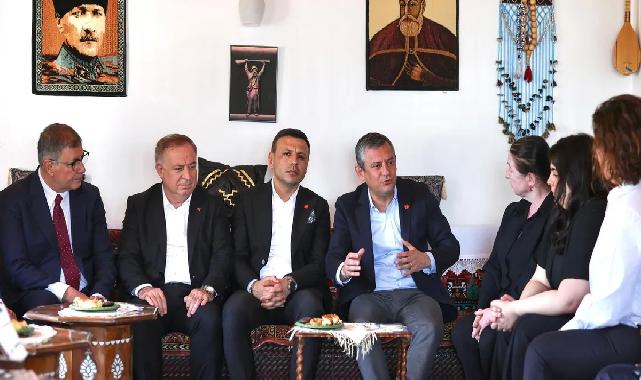 Başkan Tugay, İstanbul'da Özgür Özel'le buluştu