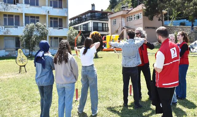 Bursa'da gençler bayram sevincini Kızılay Kampı'nda yaşadı