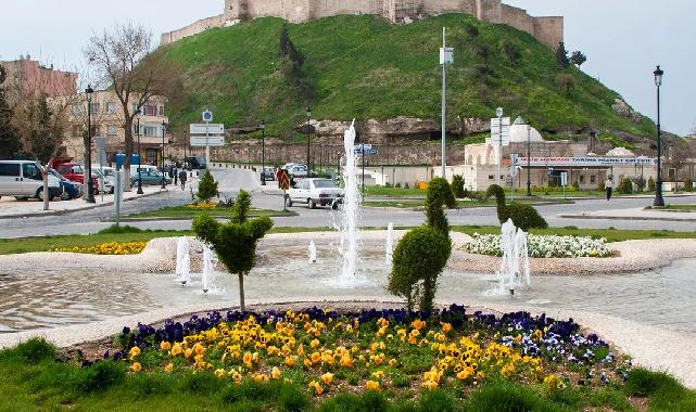 Gaziantep'te tarihi bölgede otopark sorununa pratik çözüm!