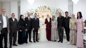 Bakan Göktaş, gence kız istedi!