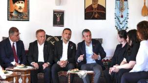 Başkan Tugay, İstanbul'da Özgür Özel'le buluştu