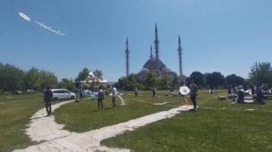 Bursa'dan Filistin ve Doğu Türkistan’a uçurtmalı destek