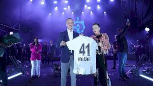 Büyükakın forma verdi, Fatma Turgut kutladı