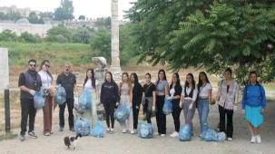 İzmir Efes MYO'dan kültürel miras alanında temizlik
