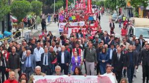 Manisa'da Başkan Zeyrek emekçilerle omuz omuza yürüdü