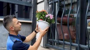 Rukiye’nin dünyayı gördüğü tek pencere çiçek açtı