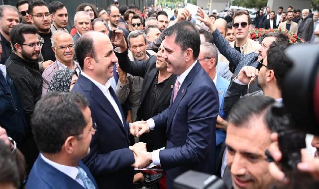 Bakan Kurum Konya Türbeönü'nde kucaklaştı