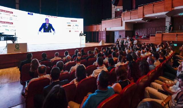 İzmir'de 'mükemmelliği arayış' sempozyumu