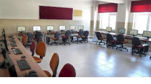 İETT'nin gençlere teknoloji desteği sürüyor.