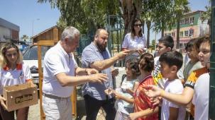İzmir Güzelbahçe Belediyesi’nin karne hediyesine 'Milli Eğitim' engeli