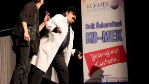 KO-MEK kursiyerlerine sahnede tam not