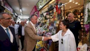 Kocaeli'de Başkan Büyükakın Gebze turuna çıktı