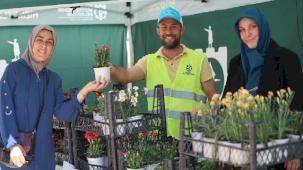 Kocaeli'de kabirlere çiçek, gönüllere huzur