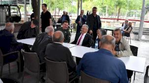 Memduh Büyükkılıç KAYTUR Kahve'de vatandaşla buluştu