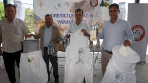 Muğla’da arıcılara ekipman desteği