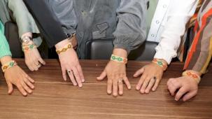 ‘Yaşayan İnsan Hazinesi’nden tek el mucizesi