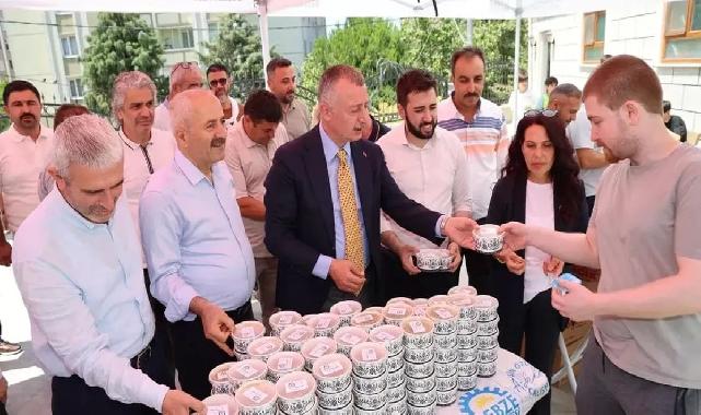 Başkan Büyükakın, Gebze'de aşure dağıttı