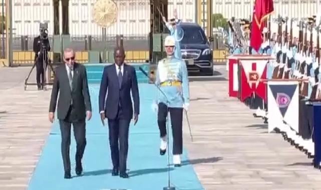 Gabon Cumhurbaşkanı Nguema Külliye'de