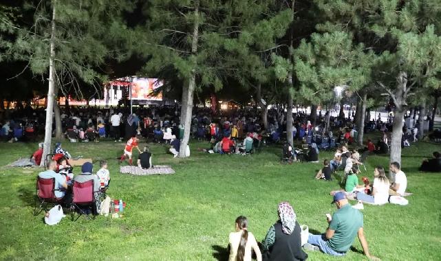 Kayseri Melikgazi'de açık havada sinema keyfi
