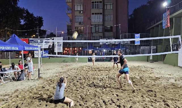 Kocaeli Gölcük’te plaj voleybolu turnuvası büyükler kategorisinde sona erdi